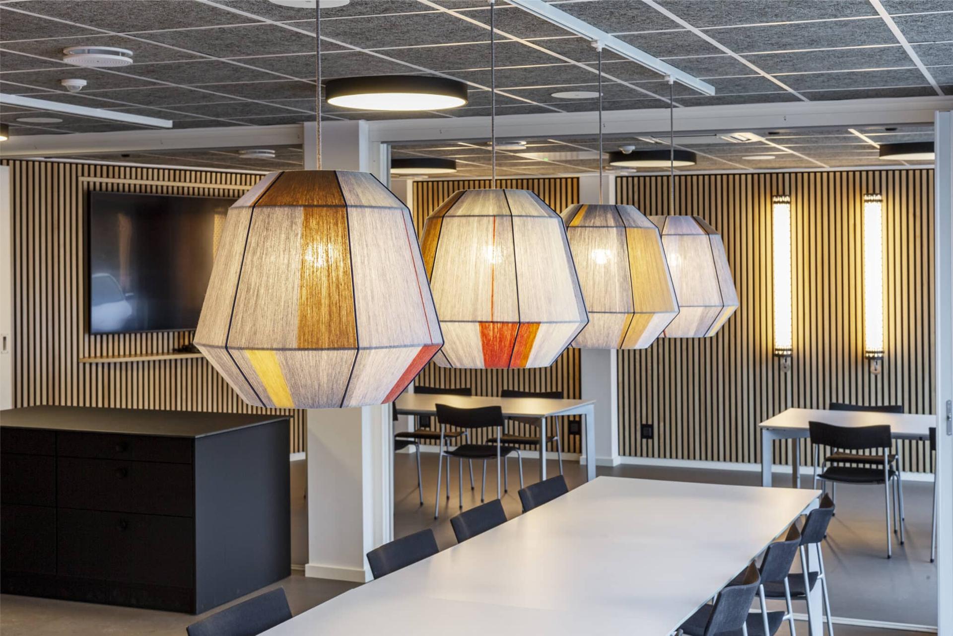 Moderne spisebordbelysning: Sådan vælger du den rette lampe